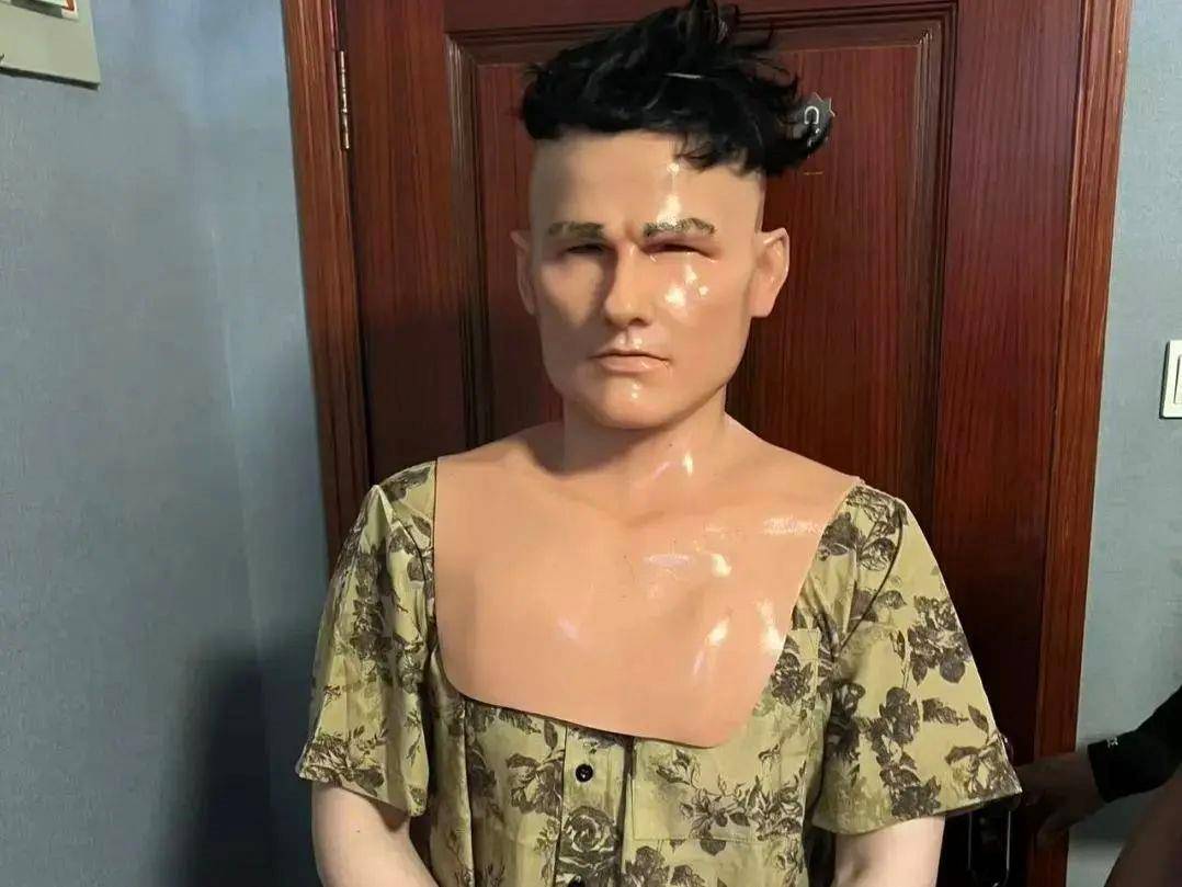 “變臉”大盜落網<strong></p>
<p>硅膠</strong>！硅膠面具難逃法眼:硅膠